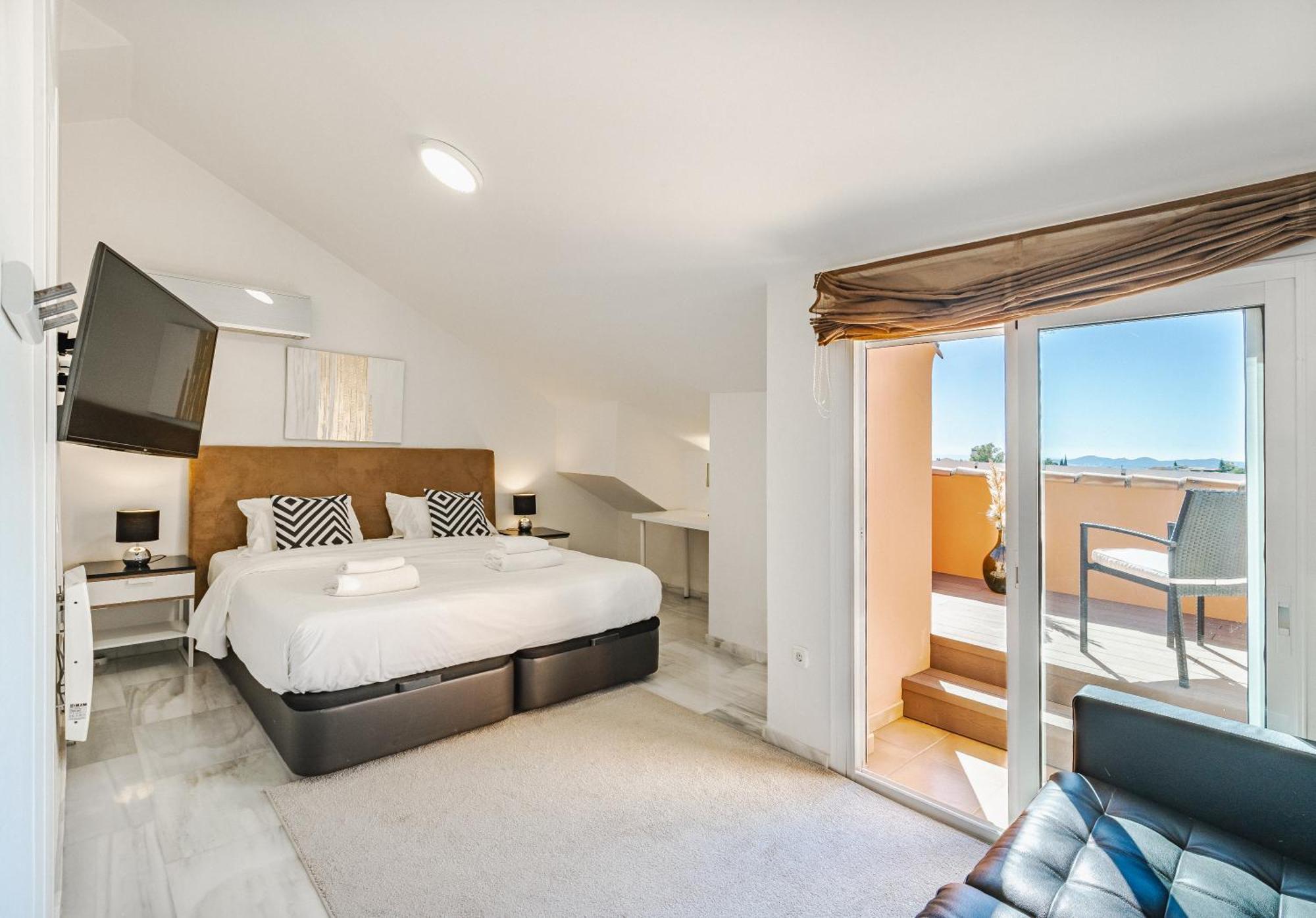 Private Luxurious Hillside Villa With Pool & Sea Views For 8 To 10 Ppl Fuengirola Bagian luar foto